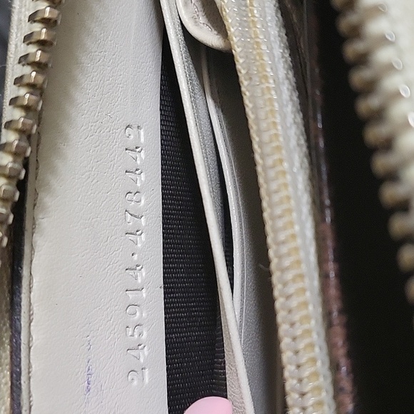 Gucci zip wallet with wristlet strap - Picture 14 of 16